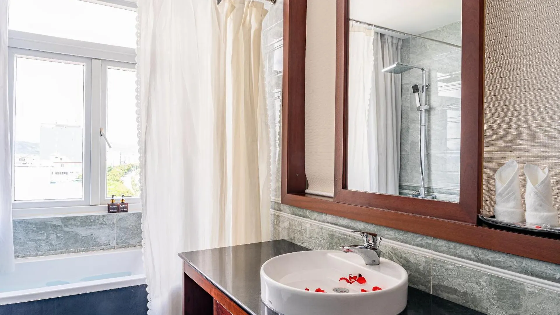 Lychees' Hotel Da Nang