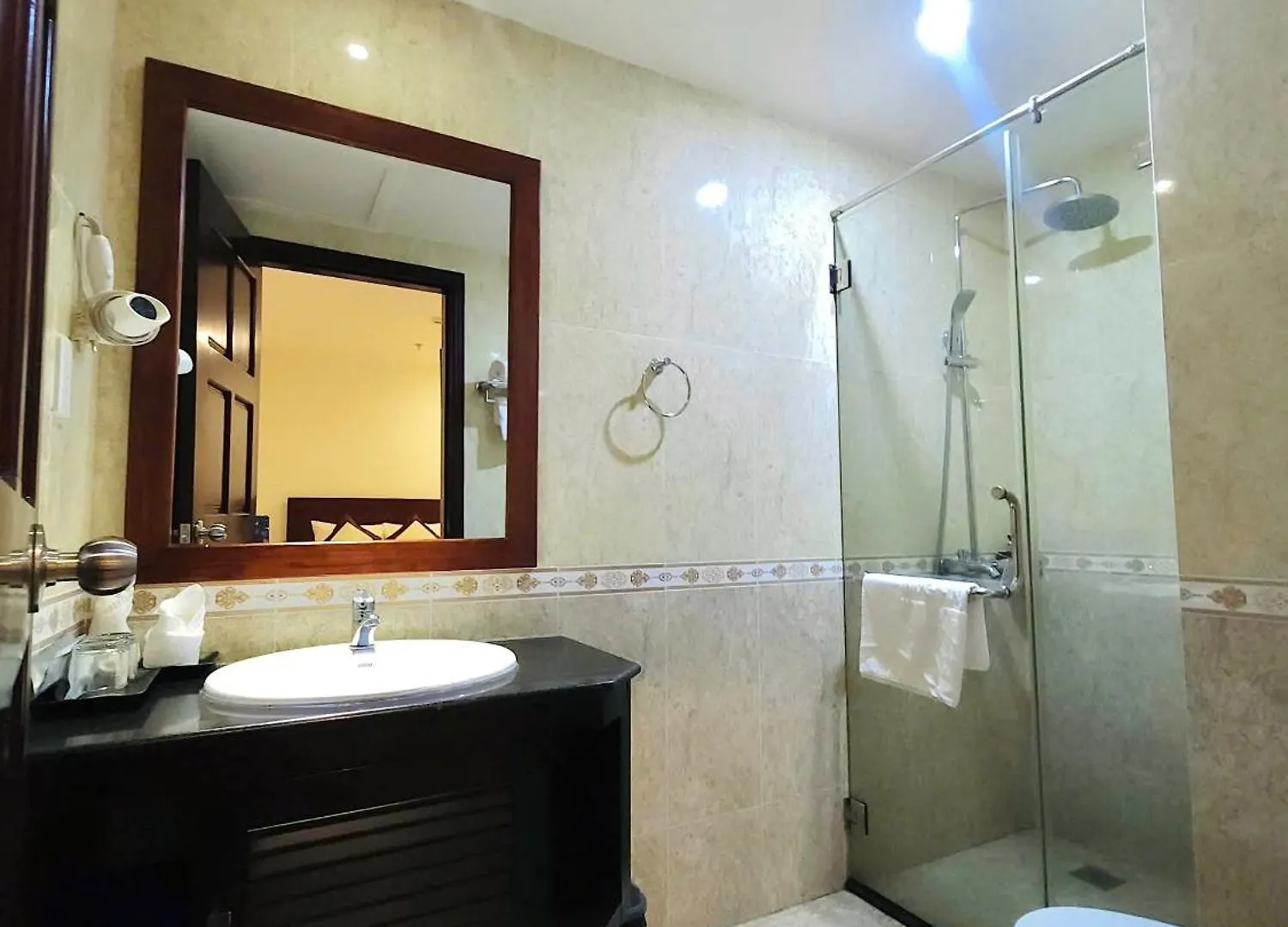 Lychees' Hotel Da Nang 0*,  Vietnam