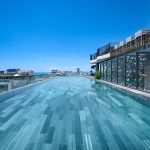 酒店 Golden Lotus Grand - Panoramic Rooftop Bar & Daily Afternoon Tea, 岘港